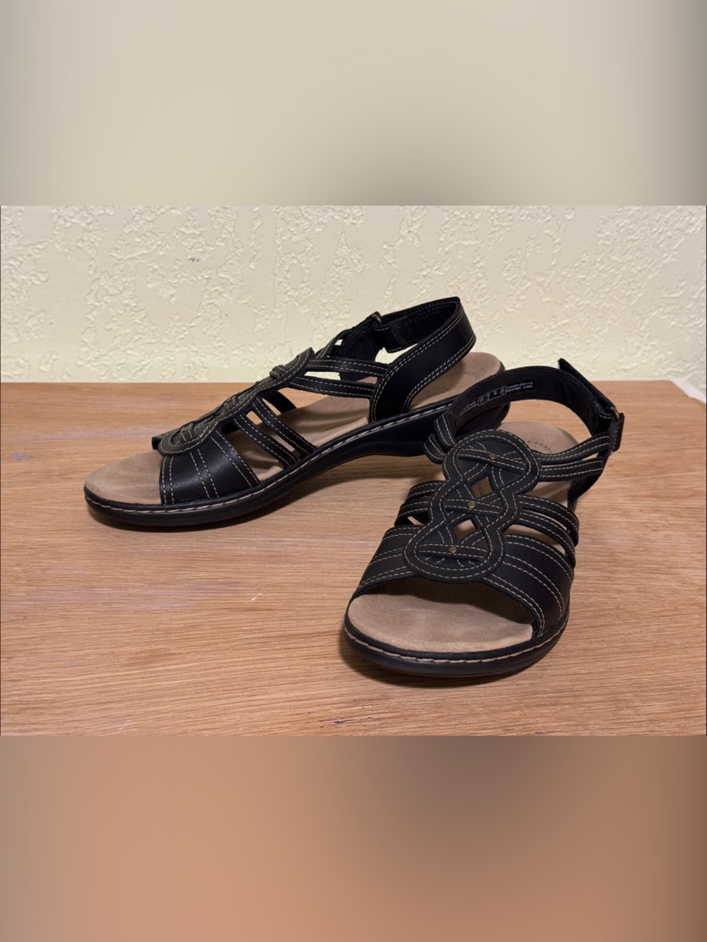 Black Women's Clarks Ultimate Comfort Sandals